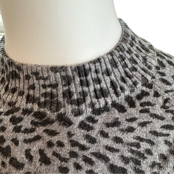 NWT Monrow Cashmere Blend Sporty Sweater Leopard Print Size XS - Picture 3 of 9